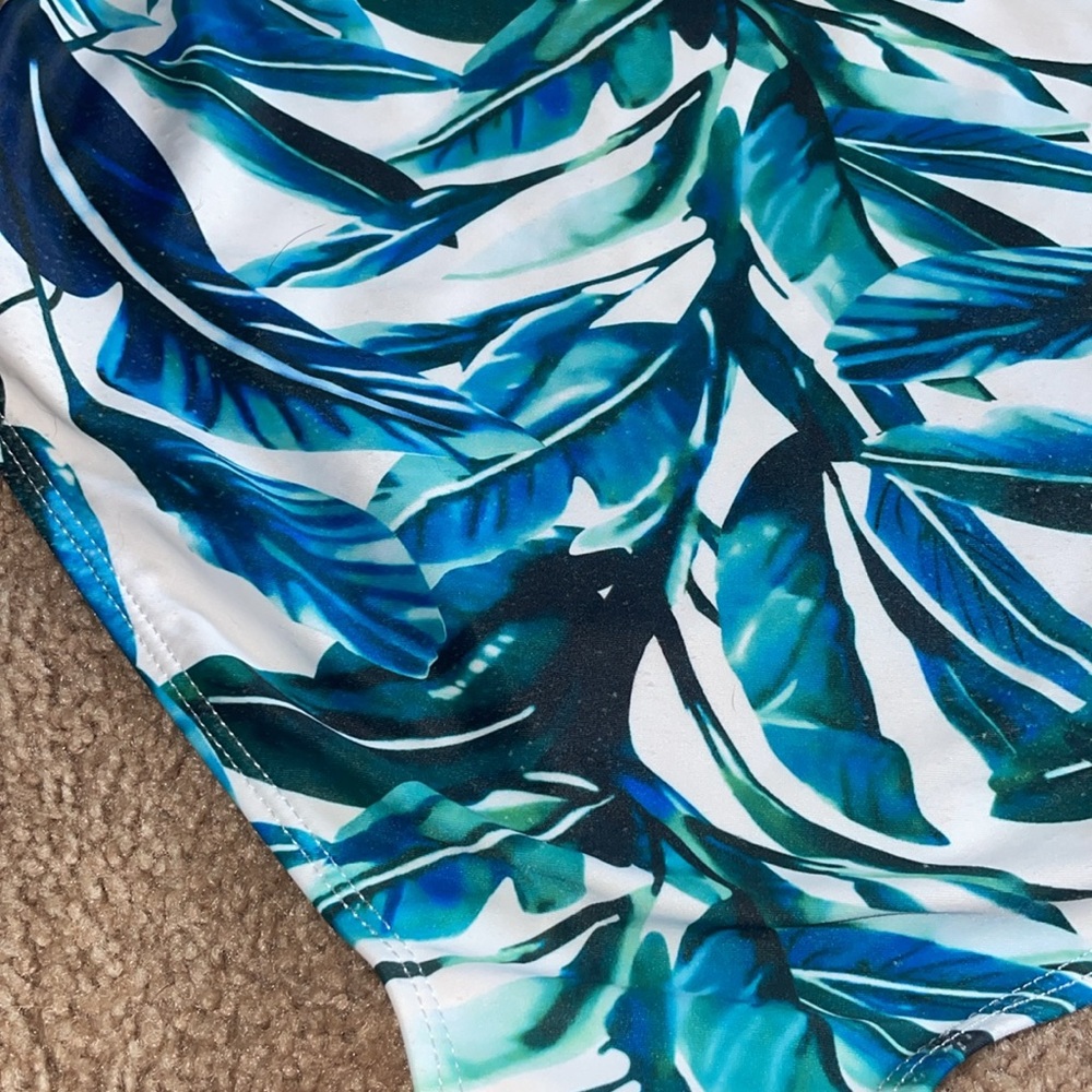 Tropical Leaf Print High-Waisted Bikini Bottom size medium - Picture 7 of 7